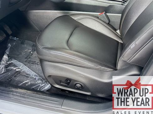 Used 2024 Jeep Compass Limited image 18