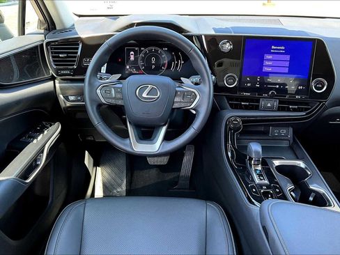 Used 2025 Lexus NX 250 image 5