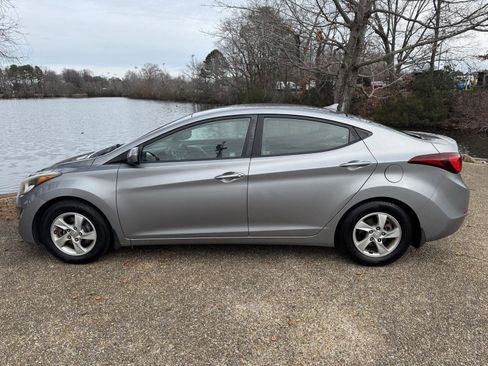 Used 2015 Hyundai Elantra SE image 10