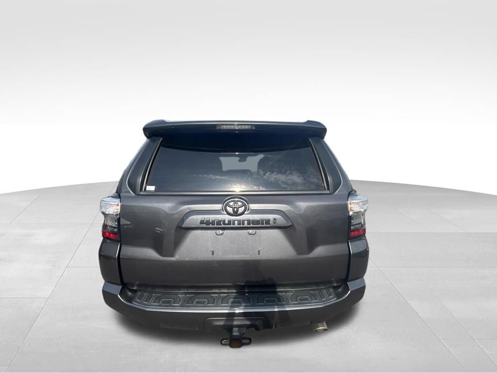 Used 2022 Toyota 4Runner SR5 AWD/4WD image 5