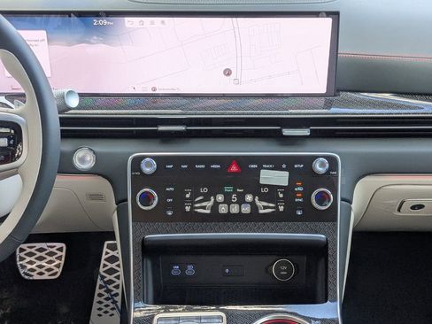 New 2025 Genesis GV80 3.5T e-SC AWD/4WD image 18