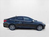 Used 2017 Hyundai Sonata SE image 3