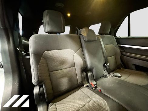 Used 2017 Ford Explorer XLT AWD/4WD image 28