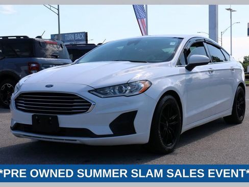 Used 2020 Ford Fusion SE FWD image 1