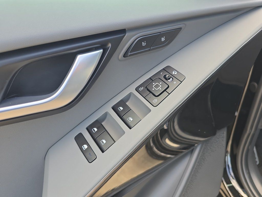 New 2026 Kia Niro SX Touring FWD image 20