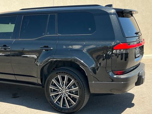 Used 2025 Lexus GX 550 w/ Accessory Package (2T) AWD/4WD image 7