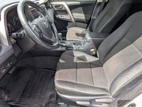 Used 2018 Toyota RAV4 LE image 15