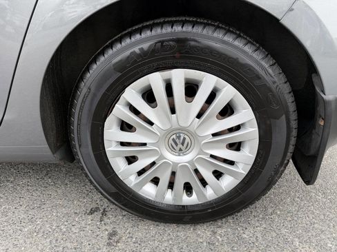 Used 2014 Volkswagen Golf 4-Door FWD image 12