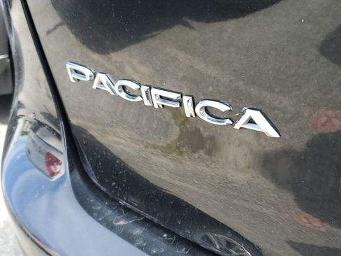 Certified 2023 Chrysler Pacifica Touring-L FWD image 6