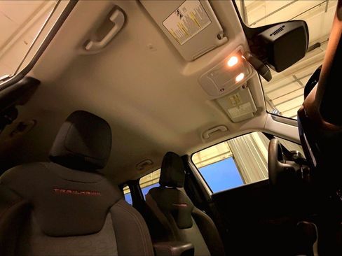 Certified 2023 Jeep Renegade Trailhawk AWD/4WD image 22