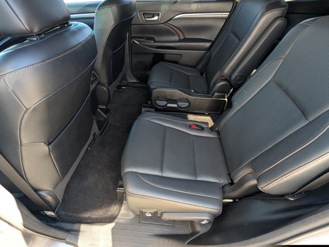 Used 2018 Toyota Highlander Limited AWD/4WD image 18