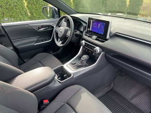 Certified 2025 Toyota RAV4 SE image 36