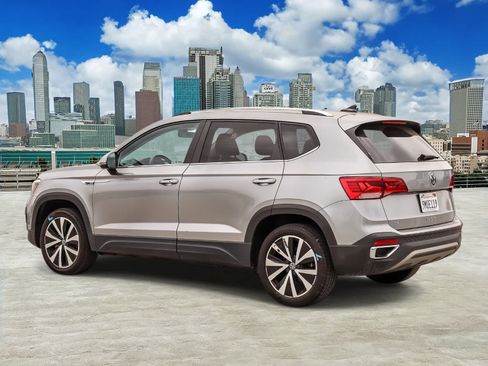 Used 2024 Volkswagen Taos SE FWD image 6