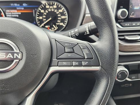 Used 2024 Nissan Altima 2.5 SV image 17
