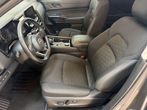 Used 2025 Nissan Pathfinder SV AWD/4WD image 5