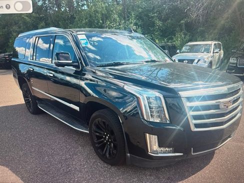 Used 2019 Cadillac Escalade ESV Luxury AWD/4WD image 2