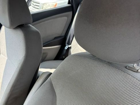 Used 2012 Hyundai Accent GLS FWD image 18