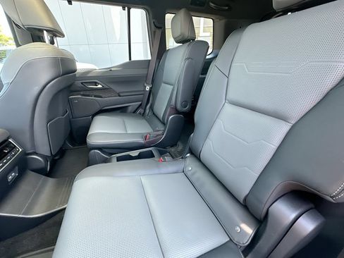 Used 2024 Lexus GX 550 w/ Cold Area Package AWD/4WD image 4