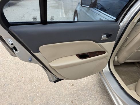Used 2010 Ford Fusion SEL FWD image 14