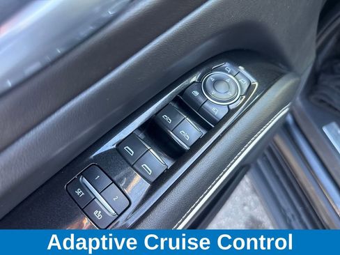 Used 2023 Cadillac Escalade Premium Luxury image 13