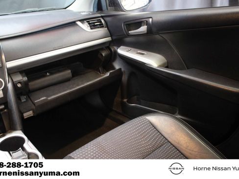 Used 2014 Toyota Camry SE w/ Moonroof Package FWD image 9