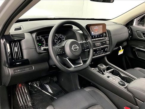 New 2025 Nissan Pathfinder S image 6