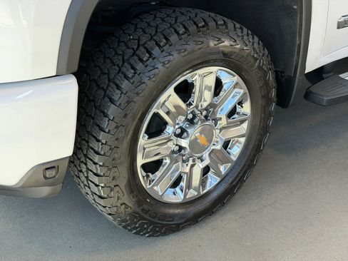 Used 2024 Chevrolet Silverado 2500 High Country w/ High Country Premium Package AWD/4WD image 9