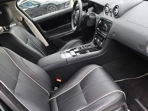 Used 2019 Jaguar XJ R-Sport image 25