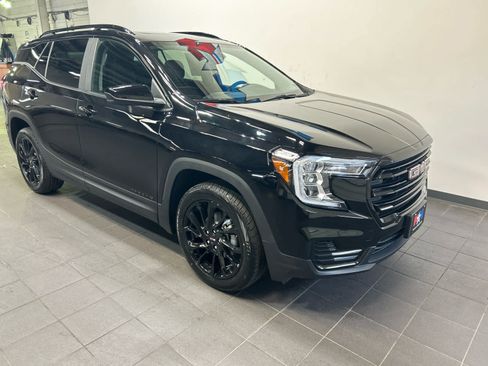Used 2023 GMC Terrain SLE w/ Driver Convenience Package AWD/4WD image 2