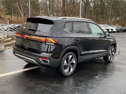 New 2026 Volkswagen Taos SE image 5