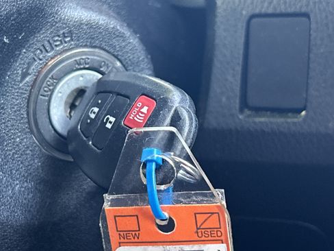 Used 2015 Toyota RAV4 LE FWD image 15