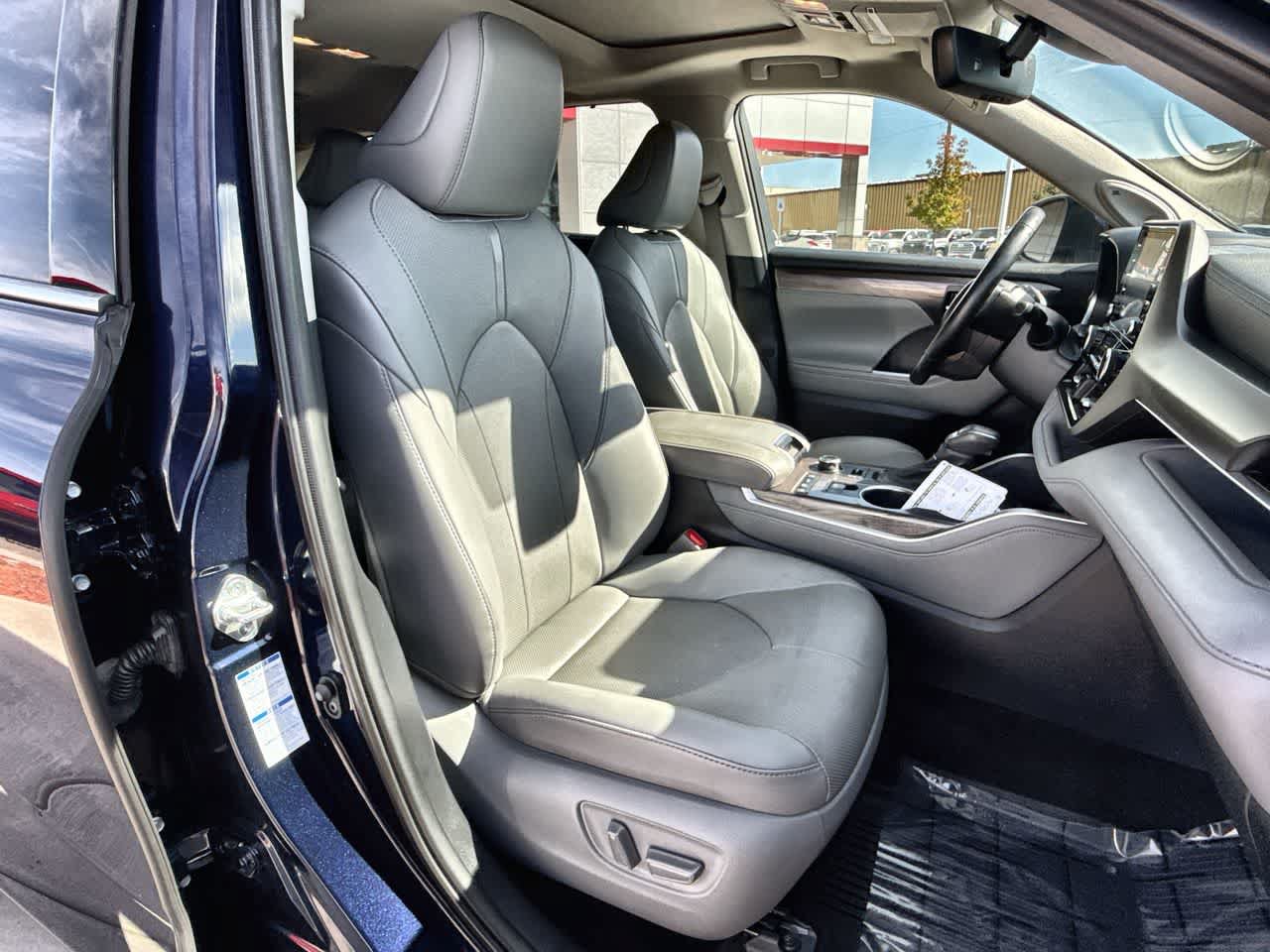 Used 2021 Toyota Highlander Limited AWD/4WD image 15