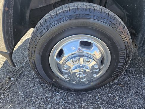 Used 2021 RAM 3500 Tradesman w/ Chrome Appearance Group image 11