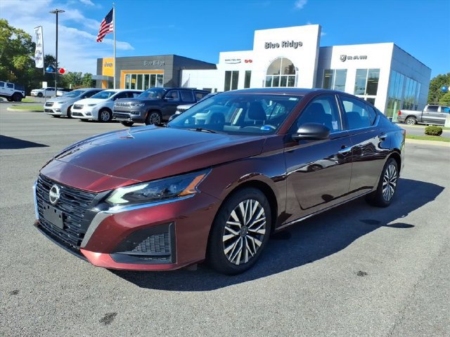 Used 2025 Nissan Altima 2.5 SV FWD image 12