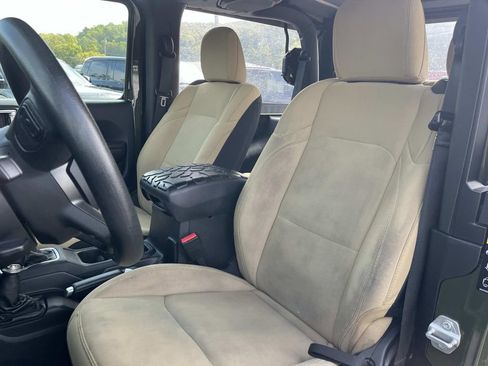 Used 2021 Jeep Wrangler Sport image 16