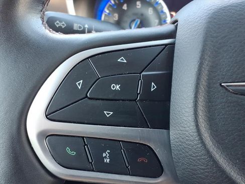 Used 2018 Chrysler Pacifica Touring-L Plus image 35