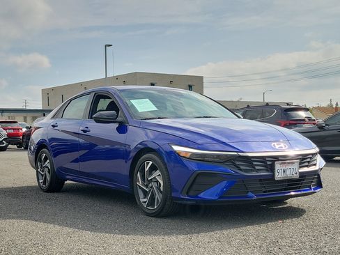 Certified 2025 Hyundai Elantra Sport image 27