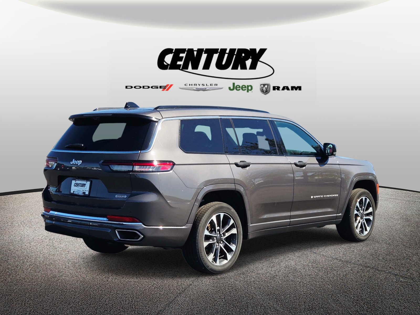 Used 2025 Jeep Grand Cherokee L Overland w/ Advanced Protech Group III AWD/4WD image 4