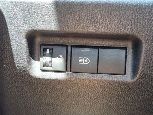 Used 2022 Toyota RAV4 LE FWD image 9