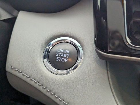 Used 2023 Toyota Highlander L image 28