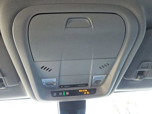 Used 2023 Chevrolet Equinox LT FWD image 29