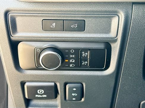 Used 2024 Ford Expedition XLT AWD/4WD image 11