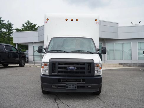 Used 2024 Ford E-450 and Econoline 450 Super Duty w/ Power Windows & Locks Group RWD image 9