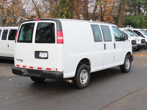 Used 2015 Chevrolet Express 2500 image 8