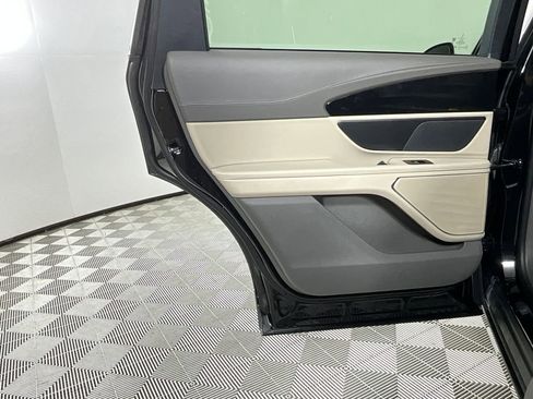 Used 2025 Lincoln Nautilus Premier AWD/4WD image 26