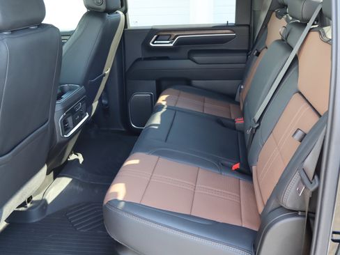 Used 2024 Chevrolet Silverado 2500 High Country w/ High Country Premium Package image 36