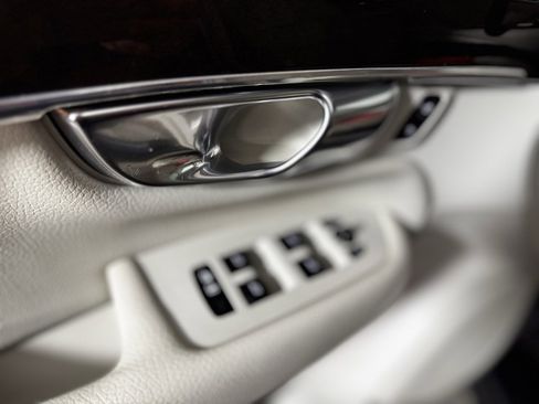 Used 2018 Volvo XC90 T6 Momentum w/ Convenience Package image 18