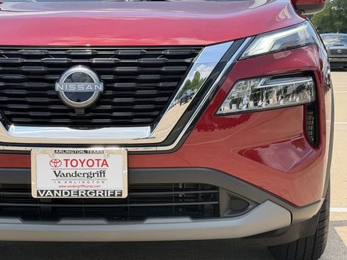 Used 2023 Nissan Rogue SV w/ SV Premium B Package FWD image 9