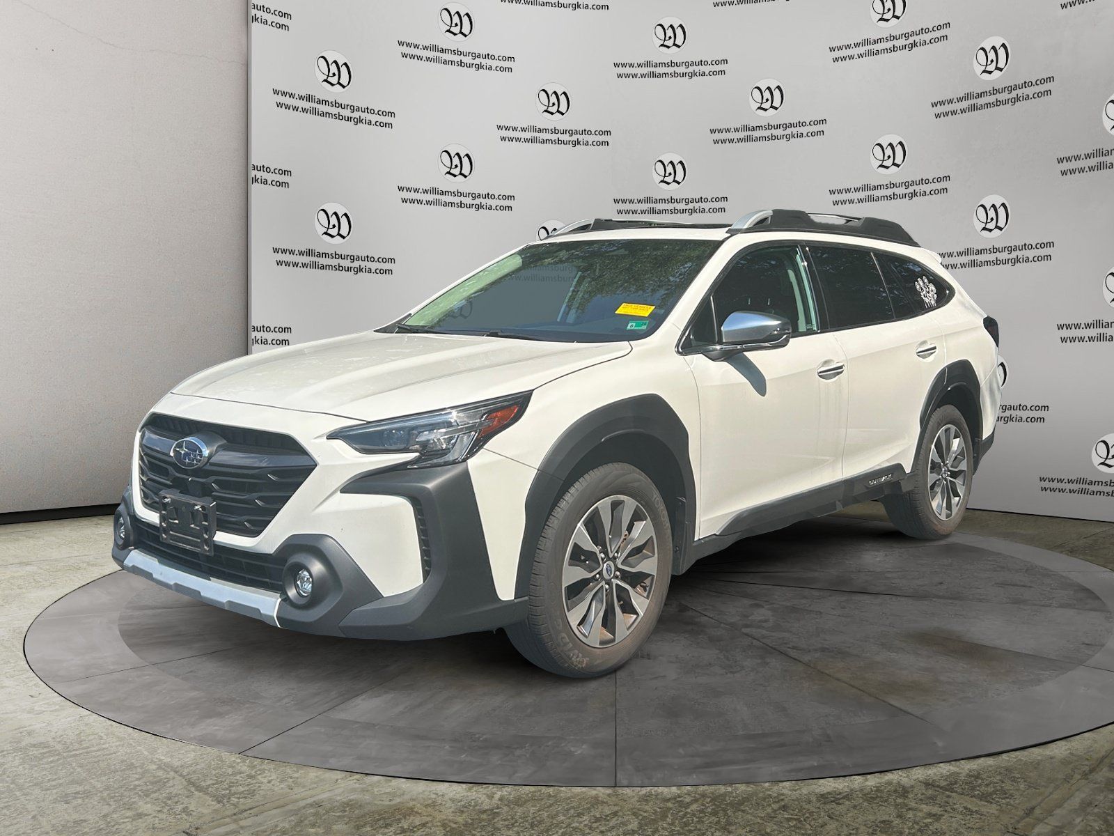 Used 2025 Subaru Outback Touring w/ Popular Package #2 AWD/4WD image 1