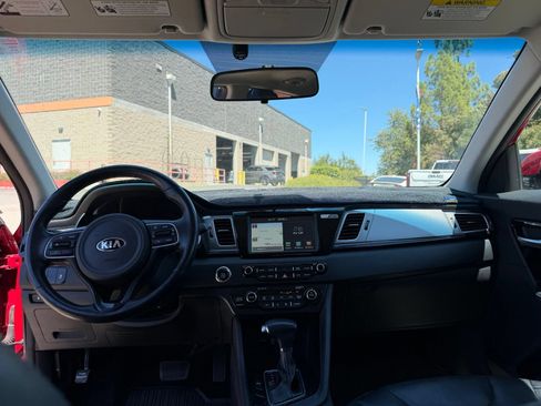 Used 2017 Kia Niro Touring FWD image 11